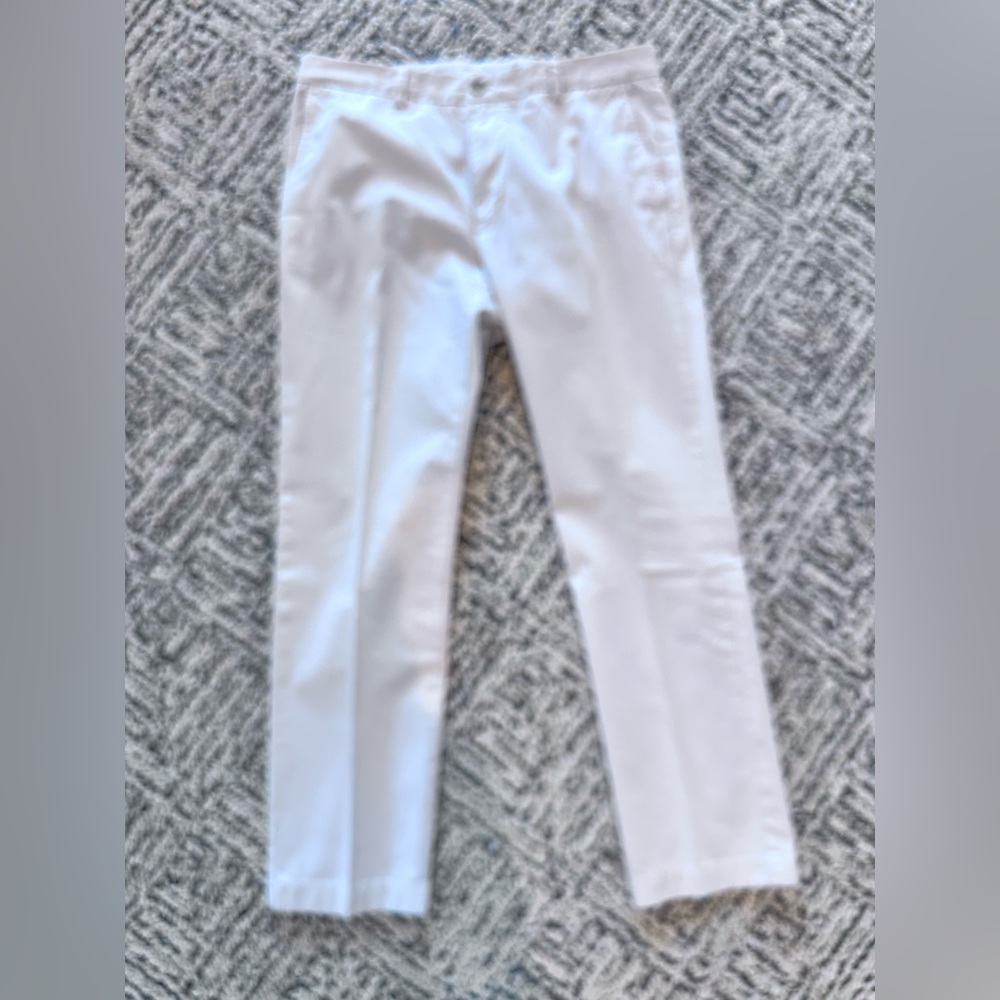 Vineyard Vines chinos in very good condition.